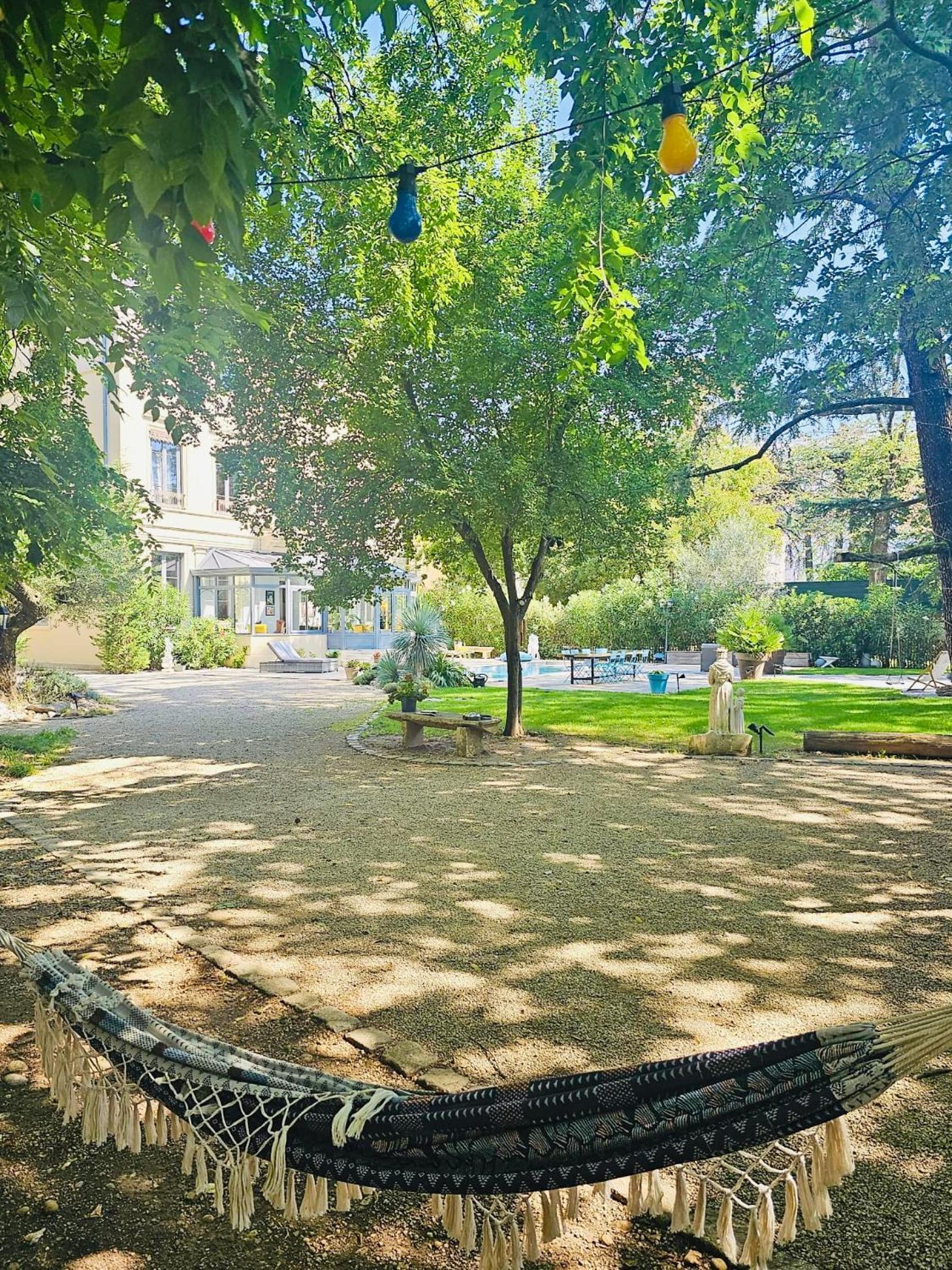Chateau Grandclement Lyon Villeurbanne Niveau Rdc - Tresor Cache En Ville Avec Vue Piscine Et Parc Віллербанн Екстер'єр фото