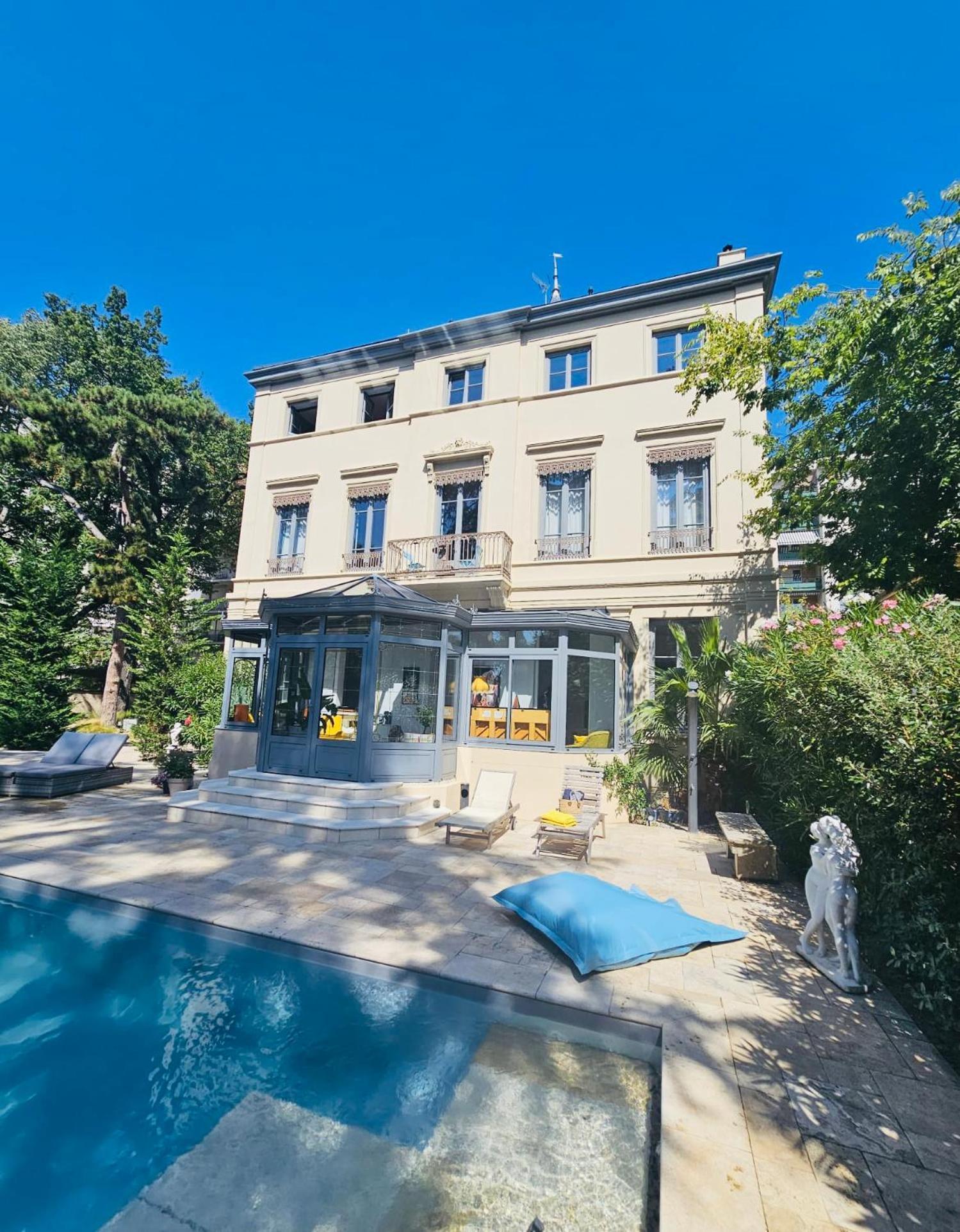 Chateau Grandclement Lyon Villeurbanne Niveau Rdc - Tresor Cache En Ville Avec Vue Piscine Et Parc Віллербанн Екстер'єр фото